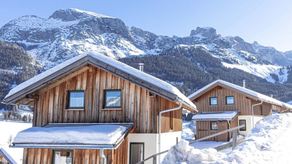 Alpendorf Dachstein West in de winter.